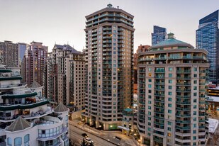 Discovery Pointe in Calgary, AB - Building Photo