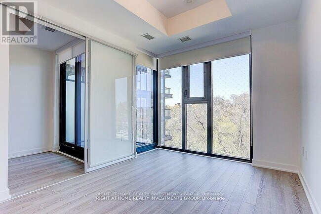 250-250 Lawrence Ave W in Toronto, ON - Building Photo - Building Photo
