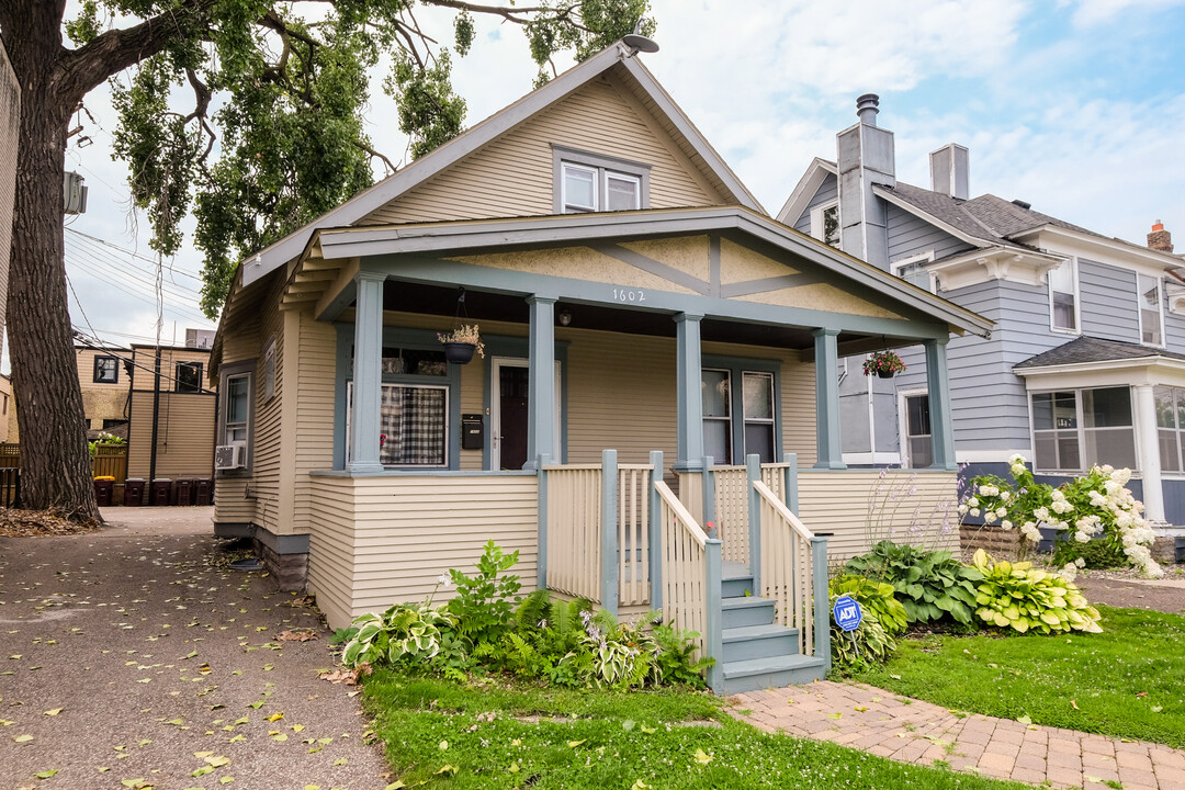 1623 Selby Avenue in St. Paul, MN - Foto de edificio
