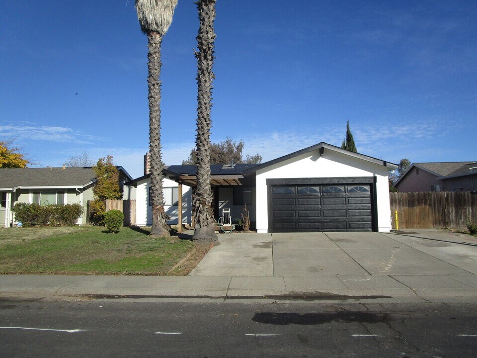 412 Canvasback Dr in Suisun City, CA - Building Photo