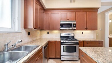 431 Iris Ave in Newport Beach, CA - Building Photo - Building Photo