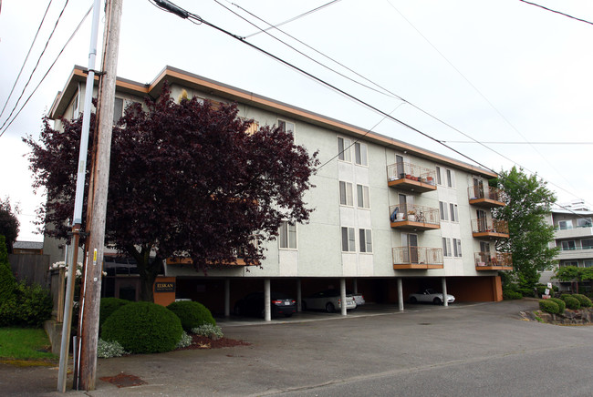 Renovated apartments - Crown Hill in Seattle, WA - Foto de edificio - Building Photo