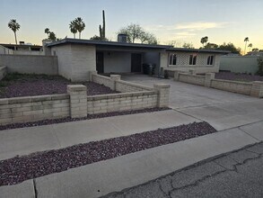 9240 E Holmes St in Tucson, AZ - Building Photo - Building Photo