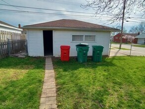 19000 Rosetta Ave in Eastpointe, MI - Building Photo - Building Photo