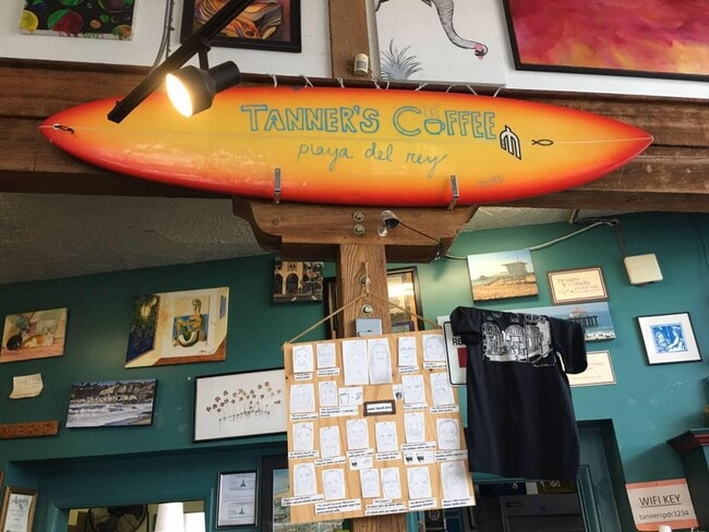 8315 W Manchester Ave, Unit 3 in Playa Del Rey, CA - Building Photo - Building Photo