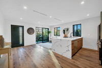 651 Wilton Pl in Los Angeles, CA - Building Photo - Building Photo