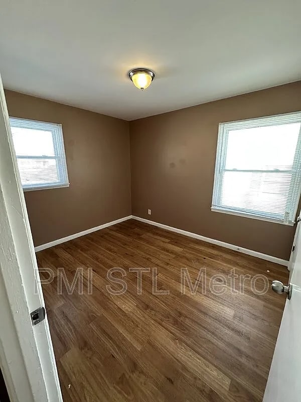 325 Caithness Rd in St. Louis, MO - Building Photo - Building Photo