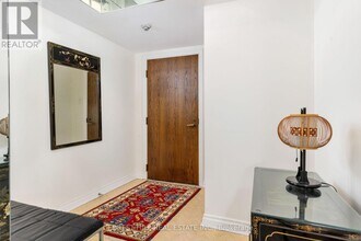 164 Cumberland St in Toronto, ON - Building Photo - Building Photo