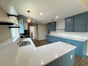 1127 W Lynwood Ave in San Antonio, TX - Building Photo - Building Photo