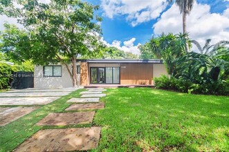 1955 Alamanda Dr in North Miami, FL - Building Photo - Building Photo