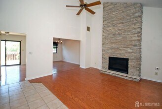 1 Wellington Ct in Sayreville, NJ - Building Photo - Building Photo