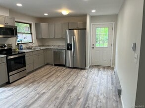 140 Bullet Hole Rd in Patterson, NY - Building Photo - Building Photo
