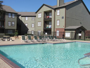 Buena Vista Estates Apartments in Dallas, TX - Building Photo - Building Photo