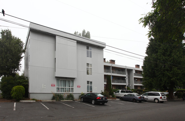 The Royal Arms Apartments in Burien, WA - Foto de edificio - Building Photo