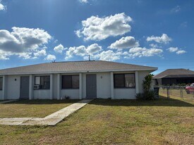 1920 SW 47th Terrace in Cape Coral, FL - Building Photo