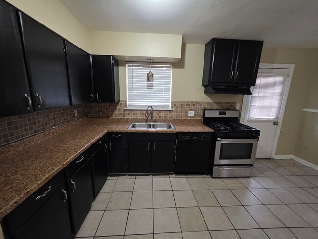 2135 Richmond St in Baker, LA - Foto de edificio - Building Photo