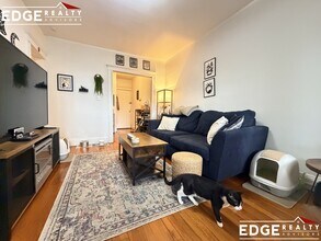 264 Kelton St, Unit 1 in Boston, MA - Foto de edificio - Building Photo