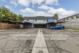 331 E Washington Ave in Escondido, CA - Building Photo