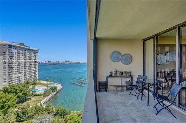 11113 Biscayne Blvd in North Miami, FL - Building Photo - Building Photo