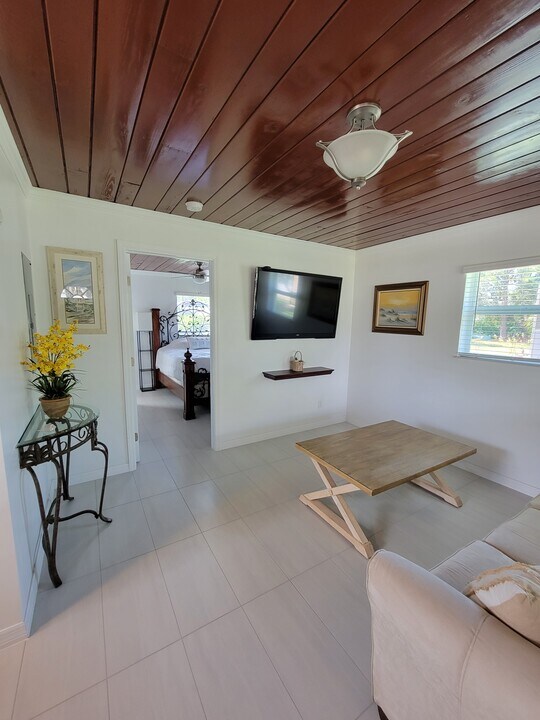 10284 Pennsylvania Ave in Bonita Springs, FL - Building Photo