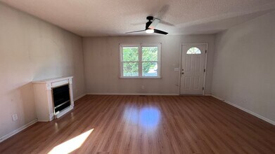 5725 Stone Crystal Dr in Fuquay Varina, NC - Building Photo - Building Photo