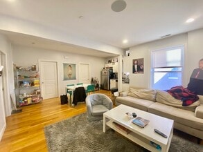 721 Parker St, Unit 4 in Boston, MA - Building Photo - Building Photo