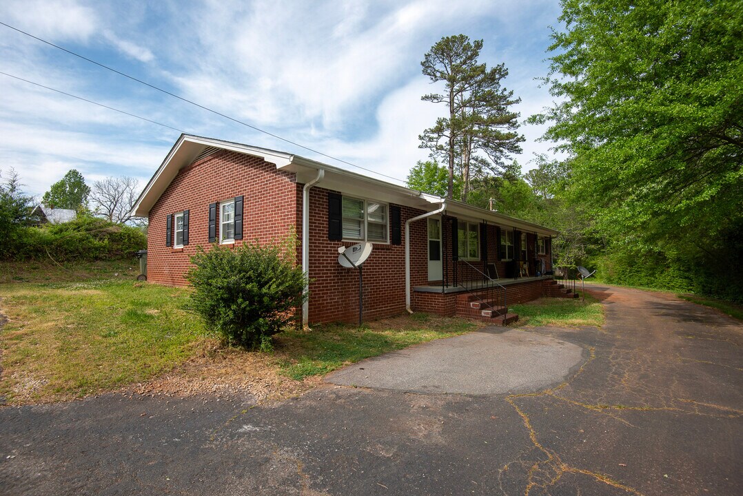 105 Peach Dr in Walhalla, SC - Building Photo