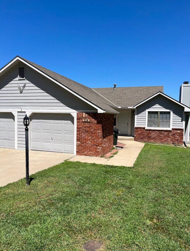 934 Alma Dr Rentals in Lawrence, KS