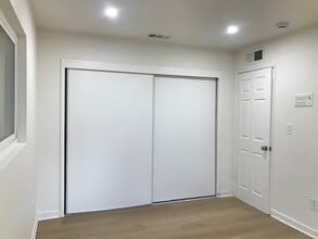 13408 Glenoaks Blvd in Sylmar, CA - Foto de edificio - Building Photo