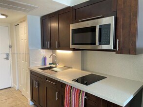 19201 Collins Ave, Unit 805 in Sunny Isles Beach, FL - Foto de edificio - Building Photo