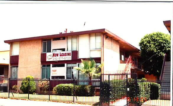 10214 S Dixon Ave in Inglewood, CA - Building Photo - Building Photo