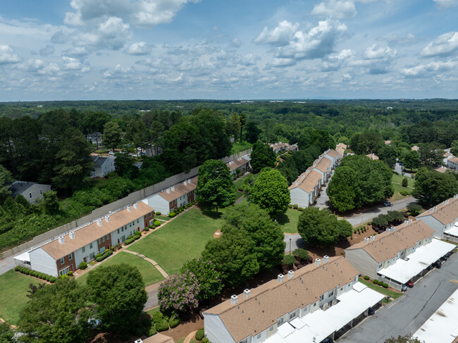 Holcomb's Crossing in Roswell, GA - Building Photo - Building Photo