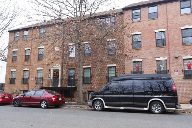 1952 Naylor Rd SE