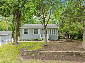438 Sylvan Dr in Fontana-on-Geneva Lake, WI - Building Photo - Building Photo