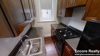 1175 Boylston St, Unit 3 in Boston, MA - Building Photo