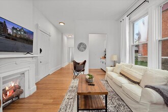 240 Mccormick Pl in Cincinnati, OH - Building Photo - Building Photo