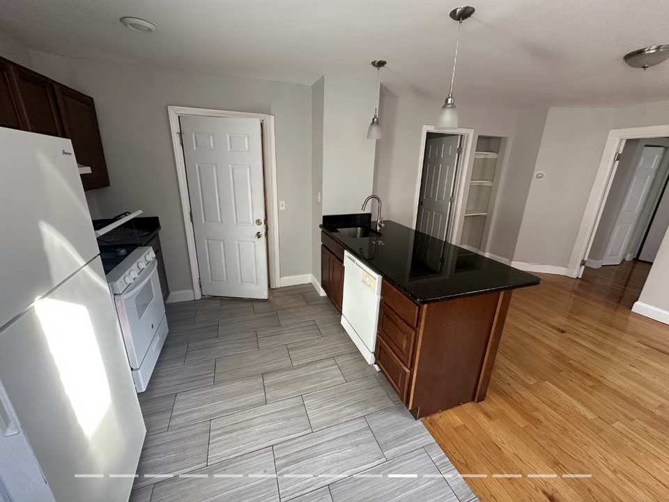 25 Fleet St, Unit 7 in Boston, MA - Building Photo