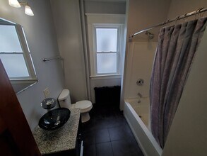 208 Ontario St, Unit B in Albany, NY - Building Photo - Building Photo