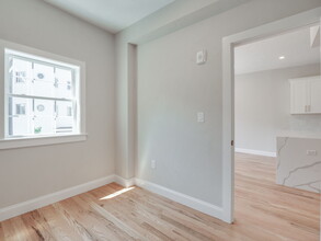 838 E 2nd St, Unit 1 in Boston, MA - Building Photo - Building Photo