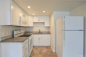 609 Sleepy Hollow Ln-Unit -5 in Laguna Beach, CA - Building Photo - Building Photo