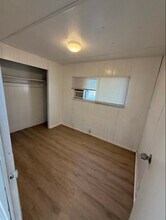 215 Weeks Rd in Cleburne, TX - Foto de edificio - Building Photo