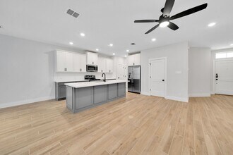 13689 Giovannis Gdn in San Antonio, TX - Building Photo - Building Photo