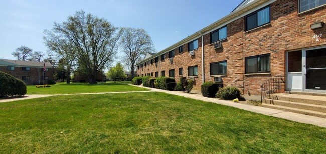 Fairfield Hedges at Bay Shore in Bay Shore, NY - Building Photo - Building Photo