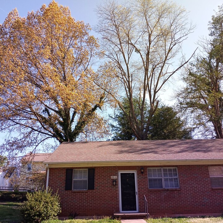 2216 Early St in Lynchburg, VA - Building Photo