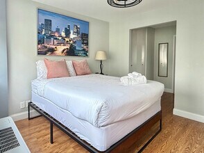215 Piedmont Ave NE in Atlanta, GA - Foto de edificio - Building Photo