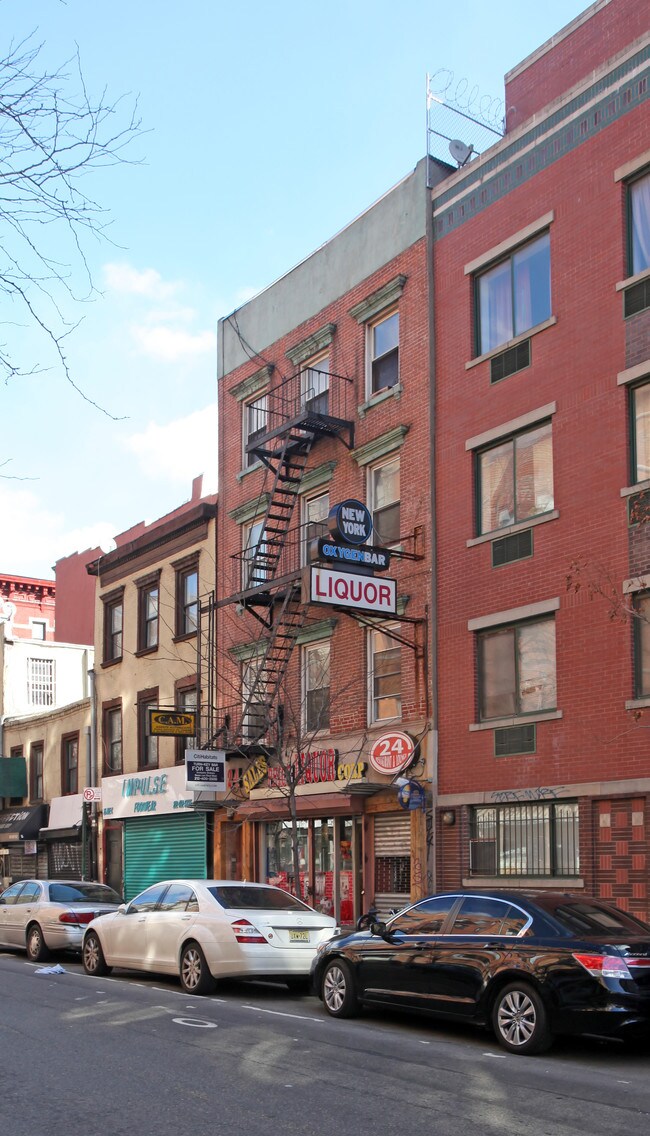 24 Avenue C in New York, NY - Foto de edificio - Building Photo