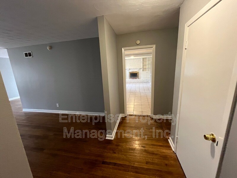 2859 Invergarry Rd in Memphis, TN - Building Photo