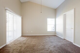 9306 Hidden Water Cir in Riverview, FL - Foto de edificio - Building Photo