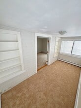 13 Moseley Ave, Unit 2nd Floor Apartment in Needham, MA - Foto de edificio - Building Photo