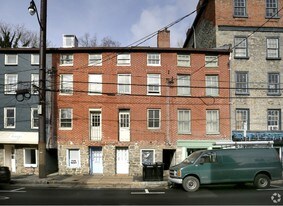 8052 Main St in Ellicott City, MD - Building Photo